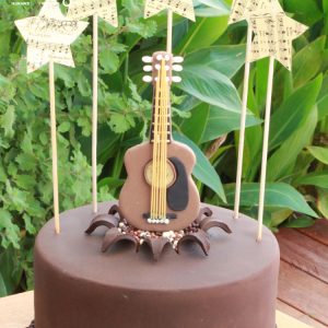 Guitar strings cake